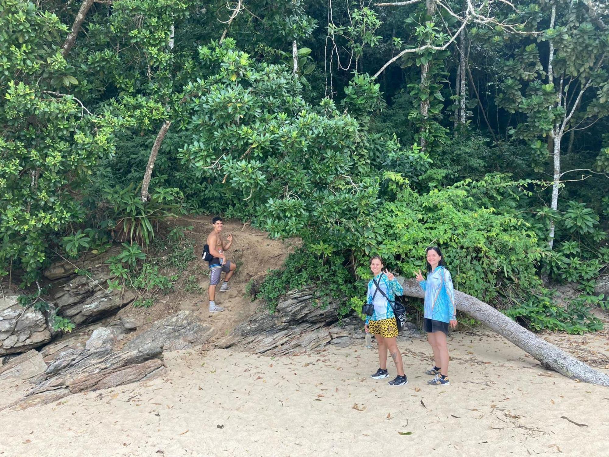 Ubatuba Wild Surf Hostel Екстер'єр фото